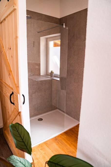Neu Renoviertes Ferienhaus/Wohnunng Kleine Auszeit Sonnenbühl エクステリア 写真