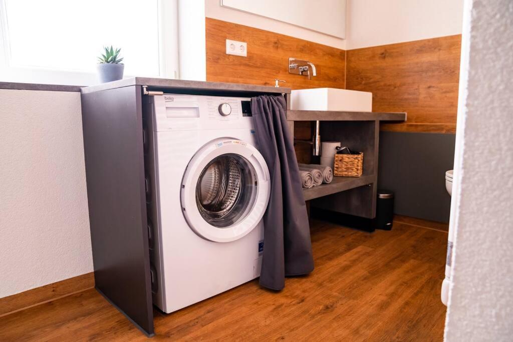 Neu Renoviertes Ferienhaus/Wohnunng Kleine Auszeit Sonnenbühl エクステリア 写真